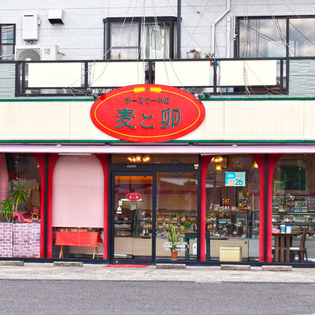 チーズケーキの麦と卵の写真