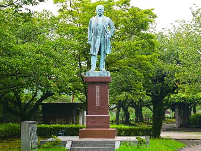 松方正義像の写真