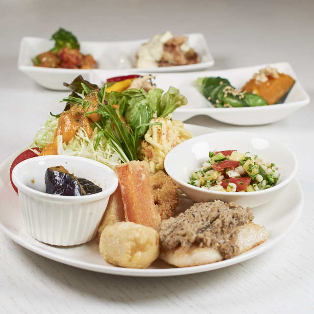 ヘルシーだけど欲張りランチ ワンデリ ヘルシー 土筆cafe カフェ 騎射場 かごぶら